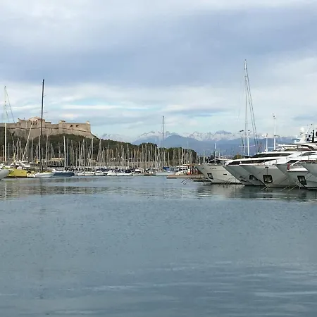 Le Castelet - Vieil Апартаменти *